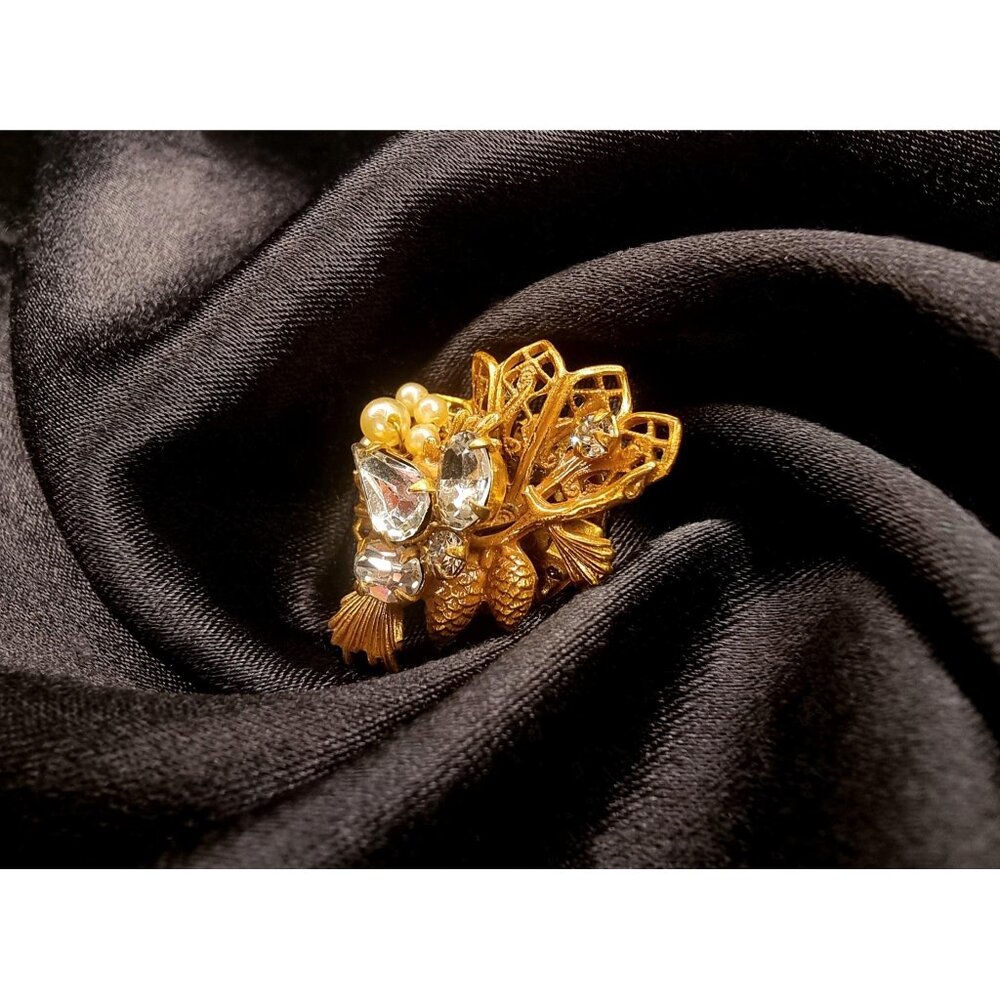 Rare Find Vintage Signed Original by Robert 1950's Brooch Pin Gold and Pearls